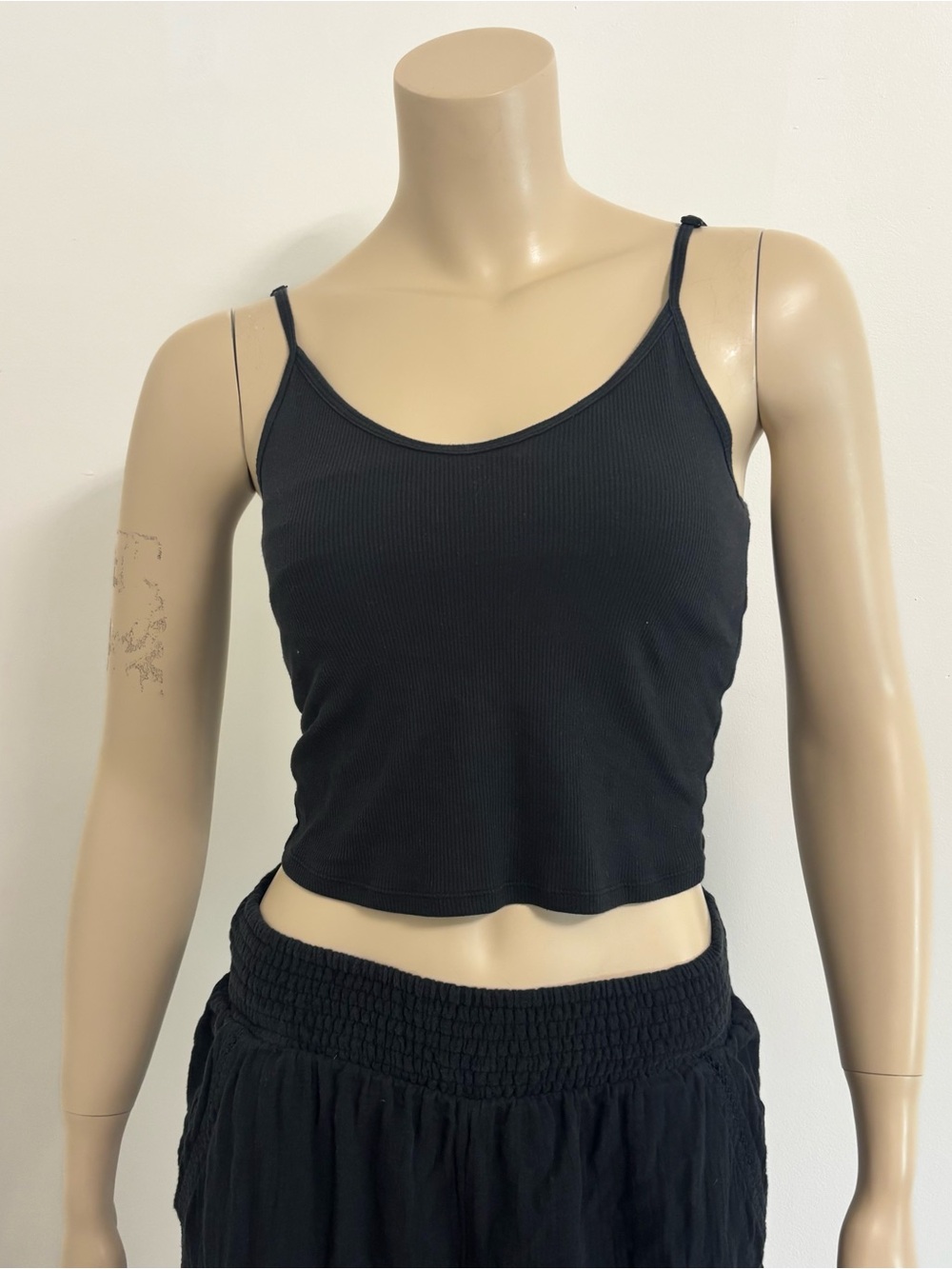 PINK Black Ribbed Spaghetti Strap Crop Tank Top Built in bra- Women Size Medium